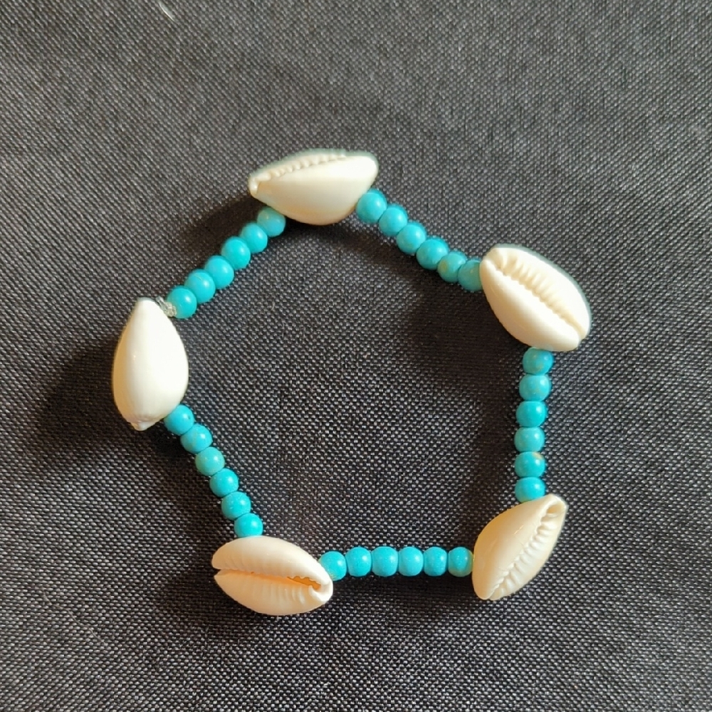 Turquoise Beaded Bracelet with Shell Accents